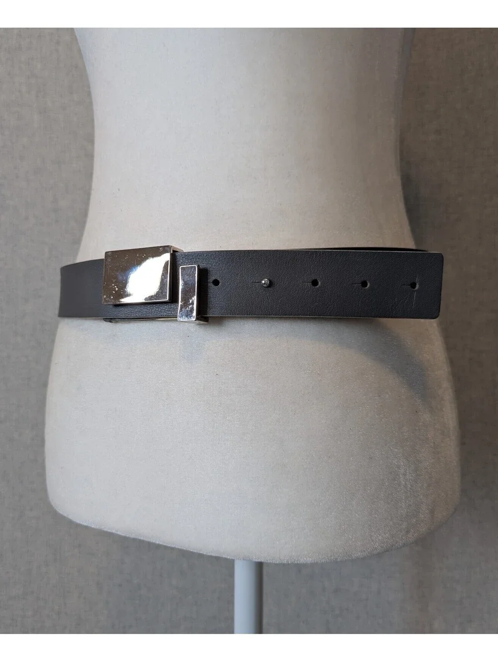 Lafayette 148 leather belt w/ architectural chrome buckle